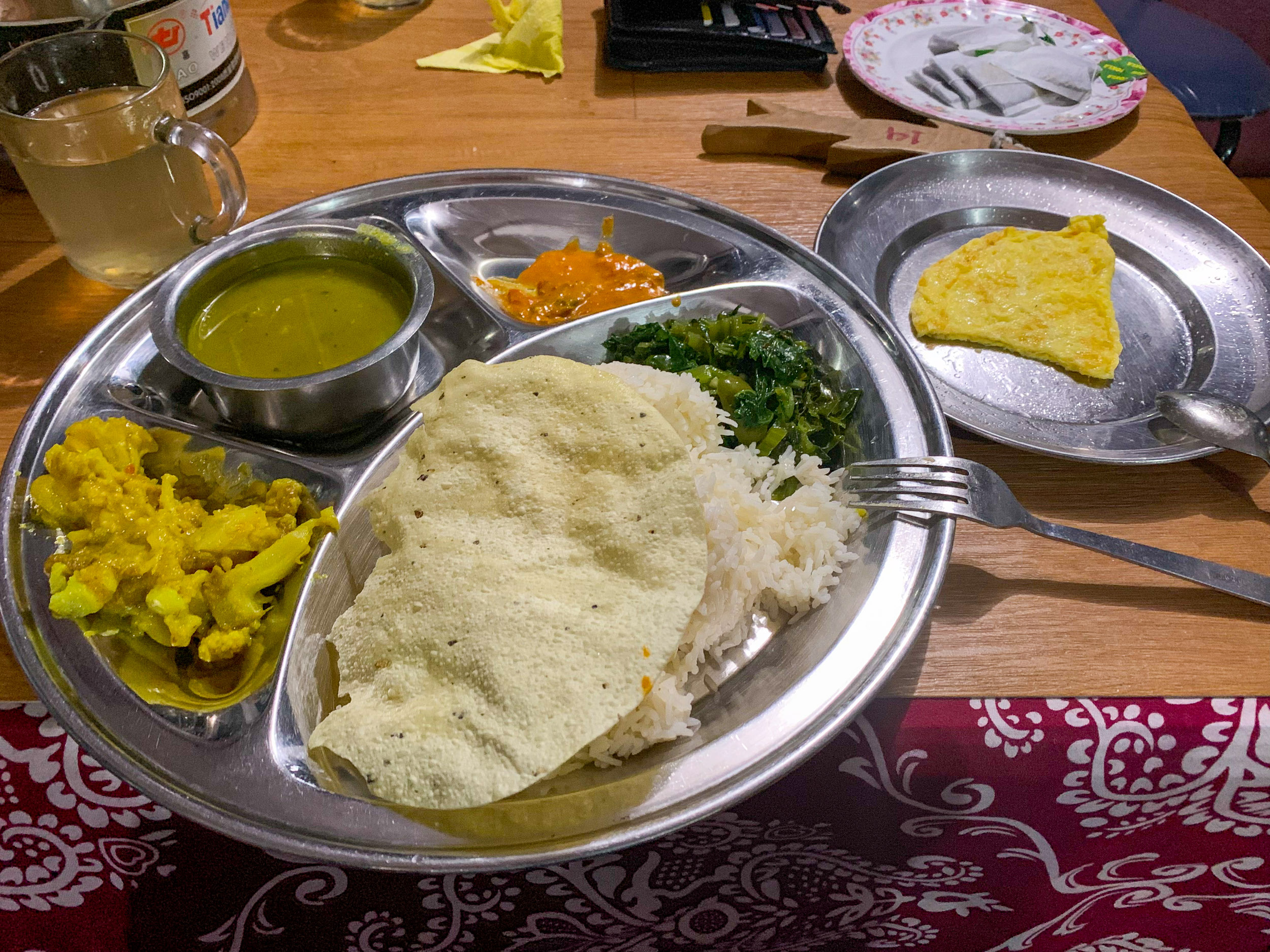 Dal Bhat - tradycyjny nepalski posiłek.